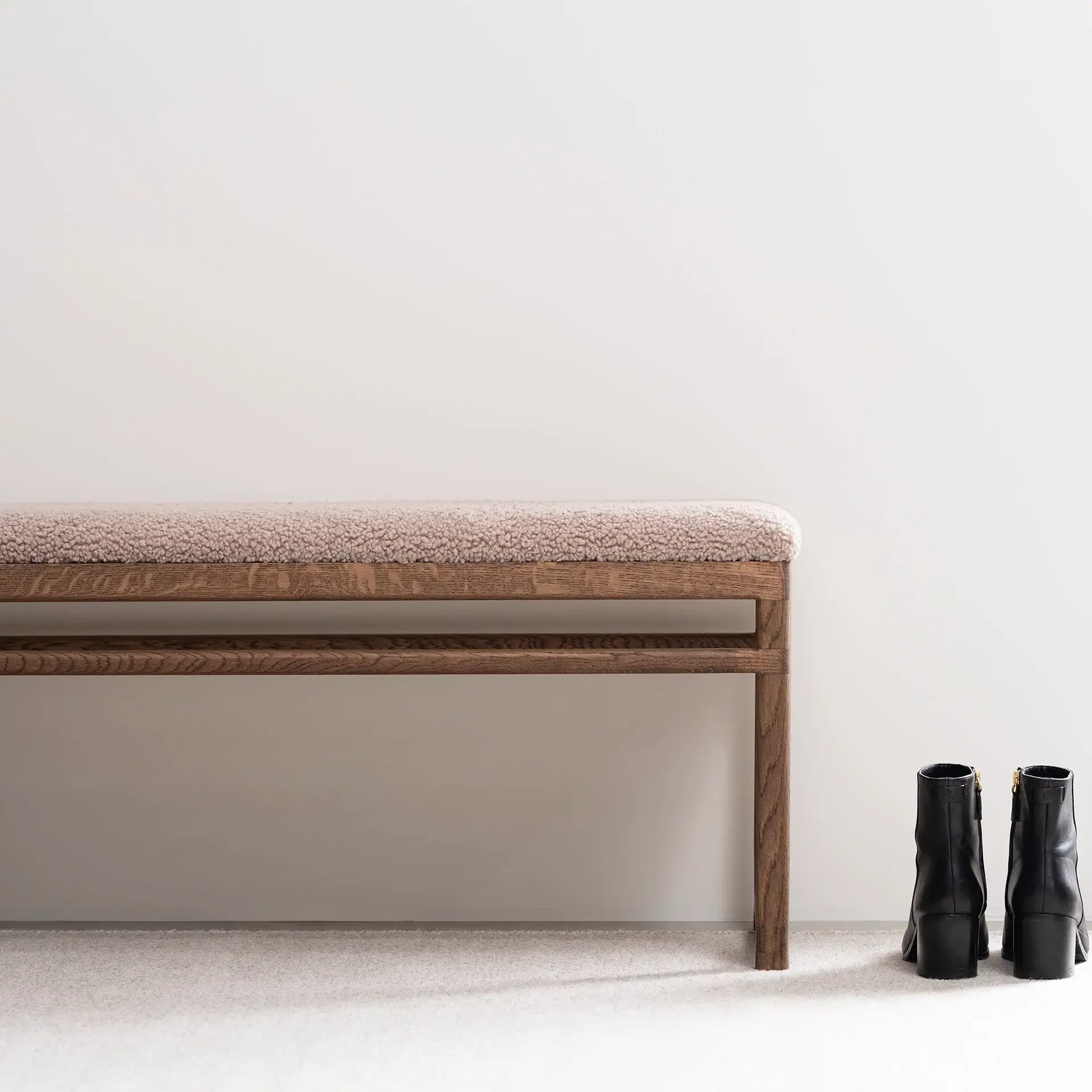 Oak Bench Alva – Dark Oak Frame – Greige Bouclé Cushion - Image 3