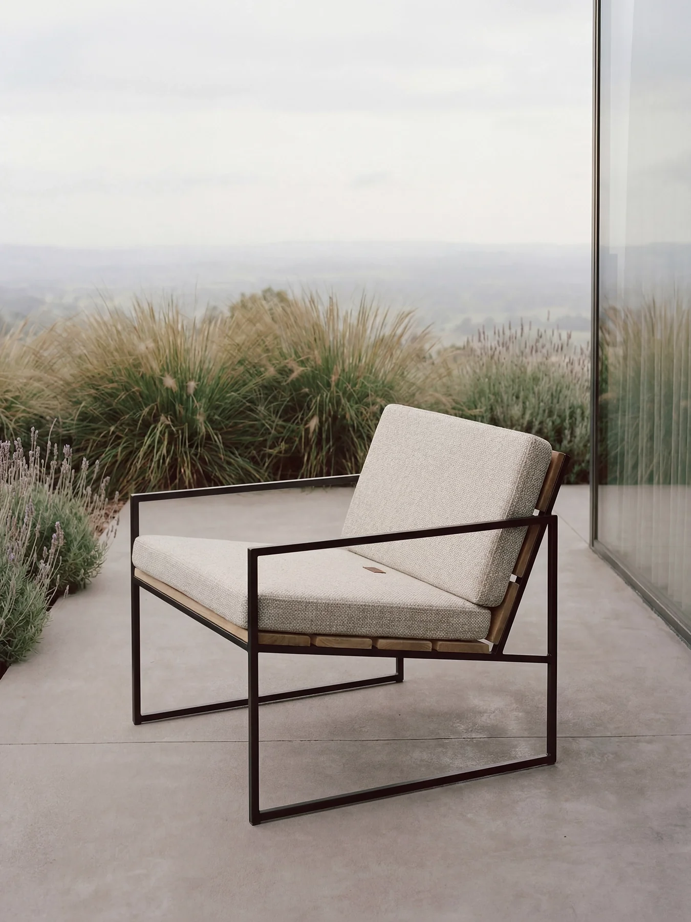 Outdoor Lounge Chair Arvid – Black Frame & Teak - Image 6