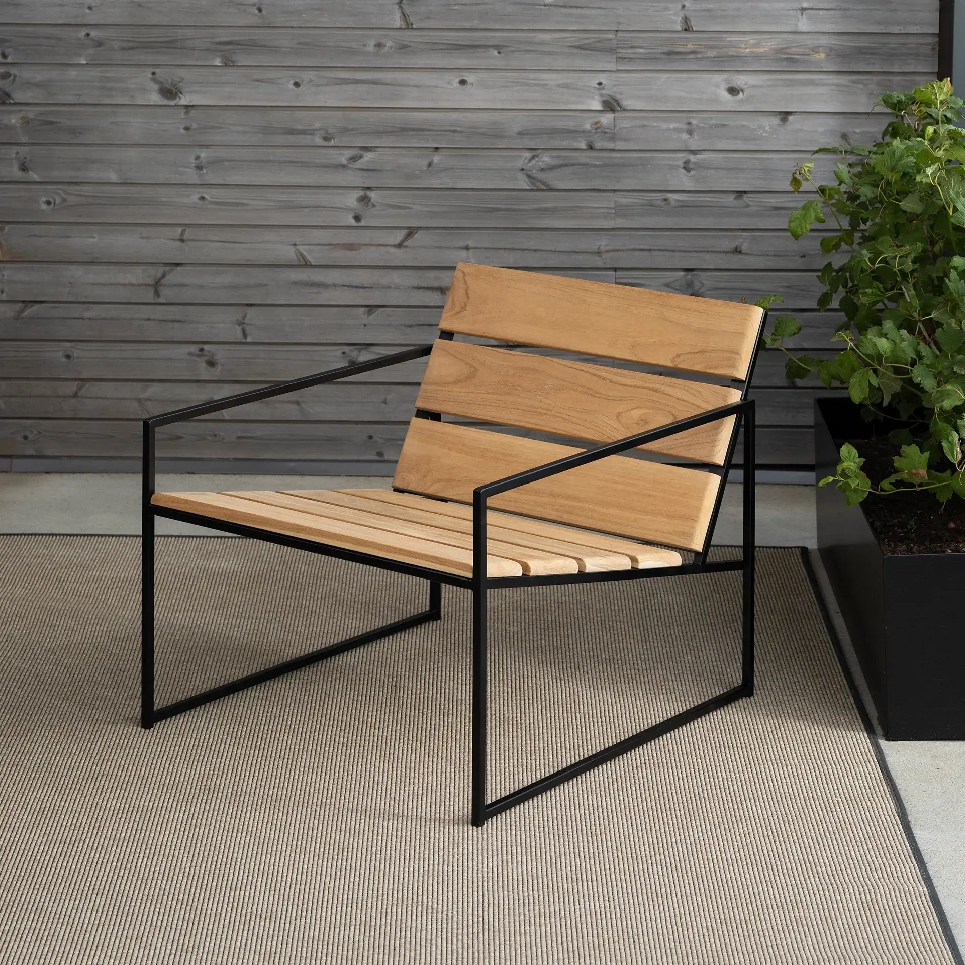 Outdoor Lounge Chair Arvid – Black Frame & Teak - Image 10