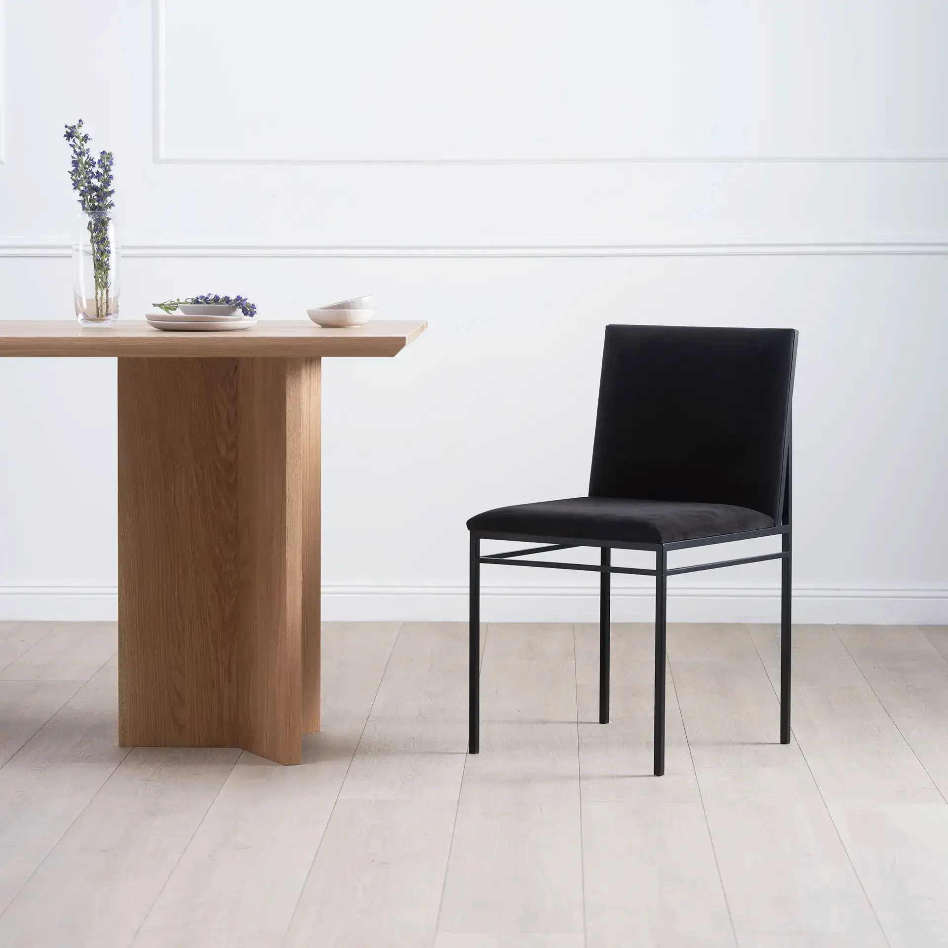 Dining chair Bella - Black Frame - Jade Black Velvet - Image 2