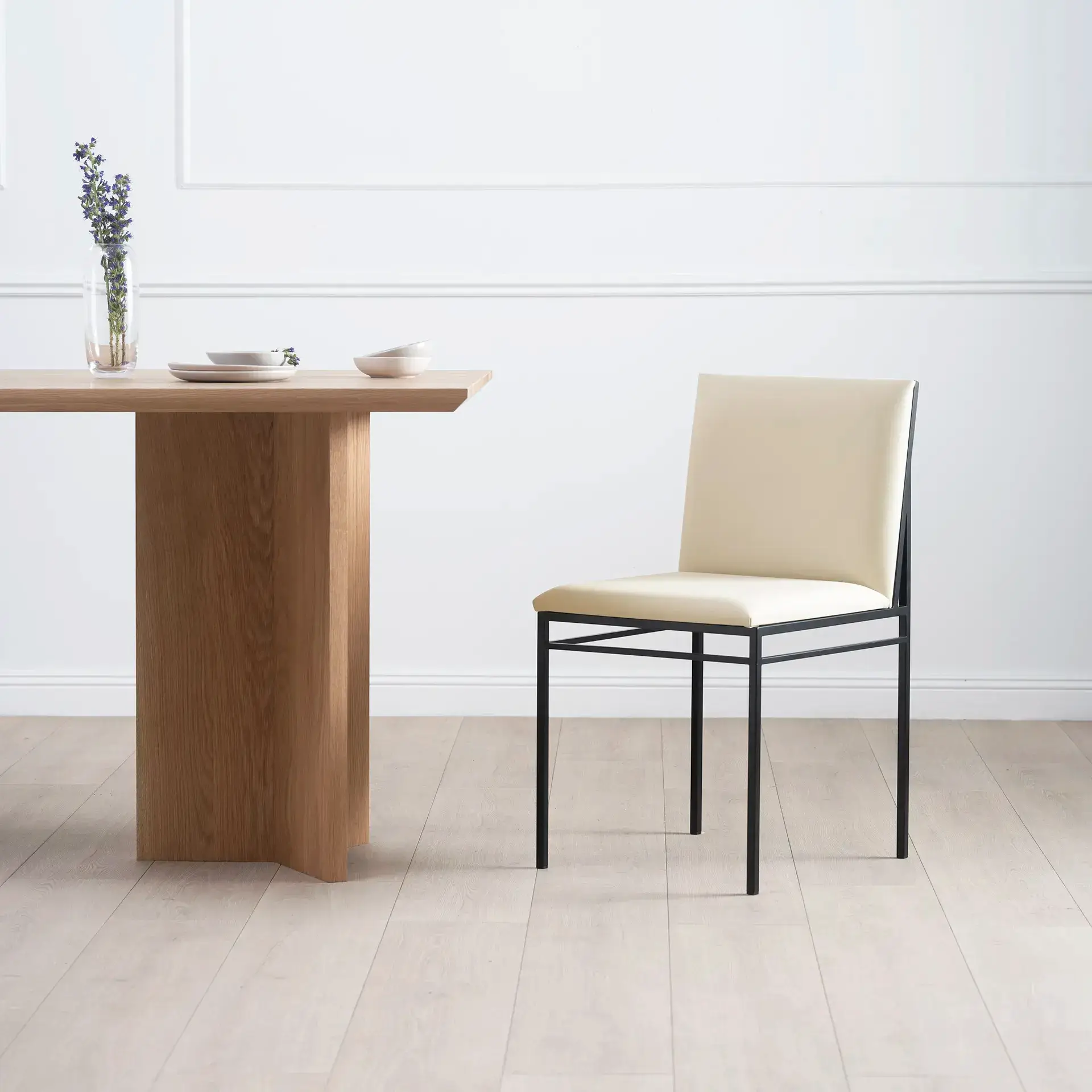 Dining chair Bella - Black Frame - Sand Leather - Image 2