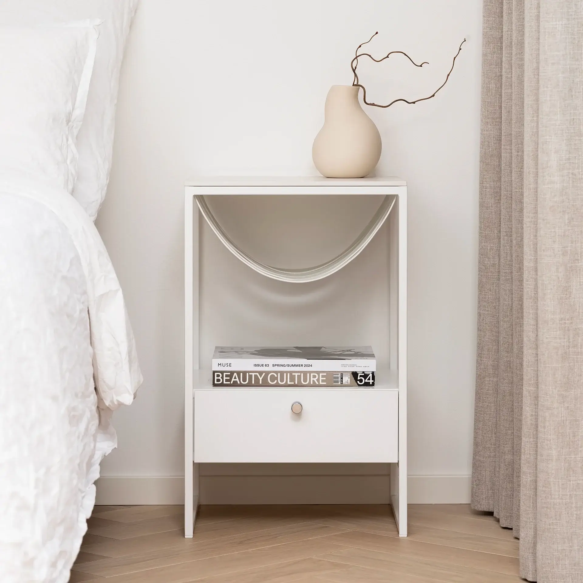 Bedside table Iris - White - Ivory Leather Straps - Entzo dekton - Image 2