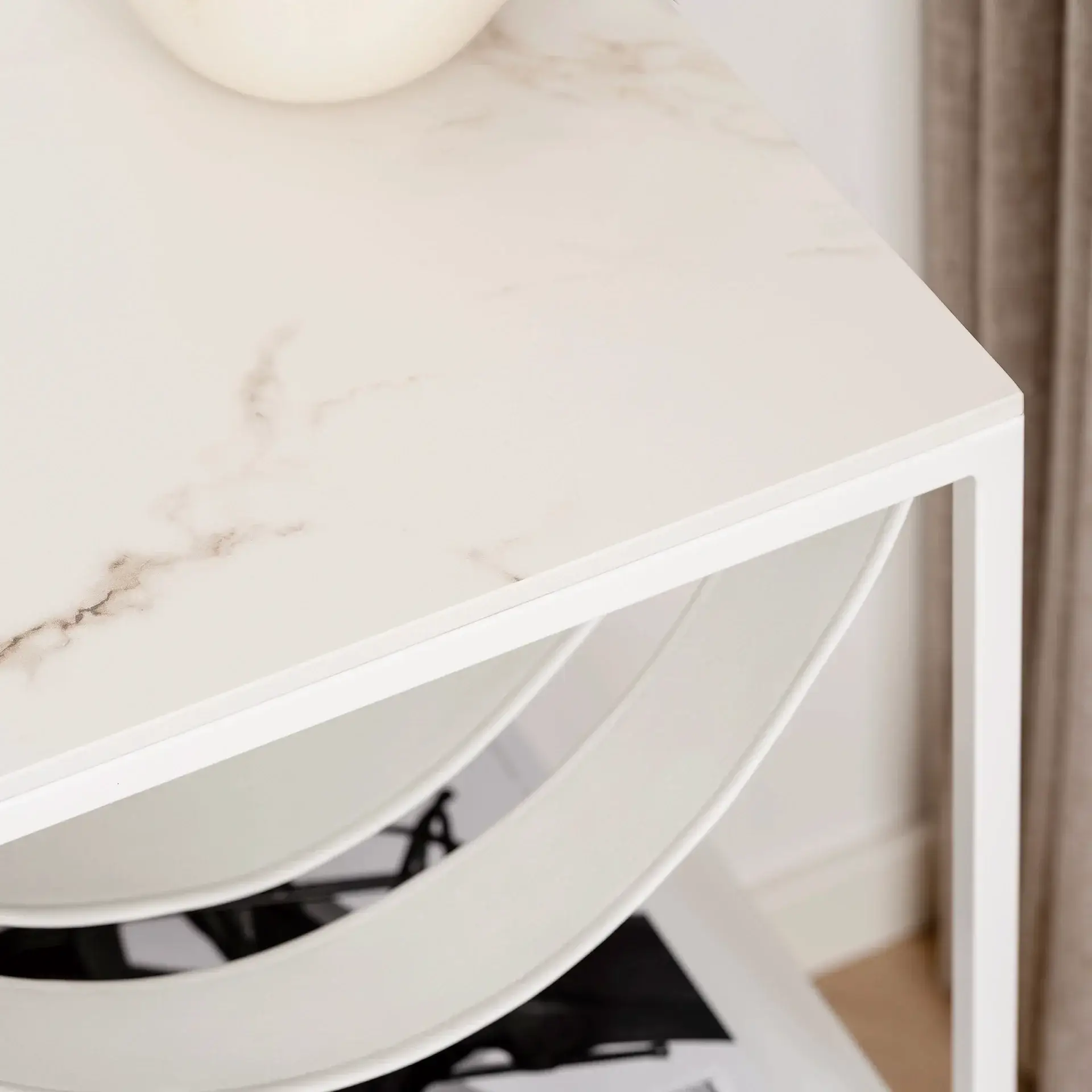 Bedside table Iris - White - Ivory Leather Straps - Entzo dekton - Image 4