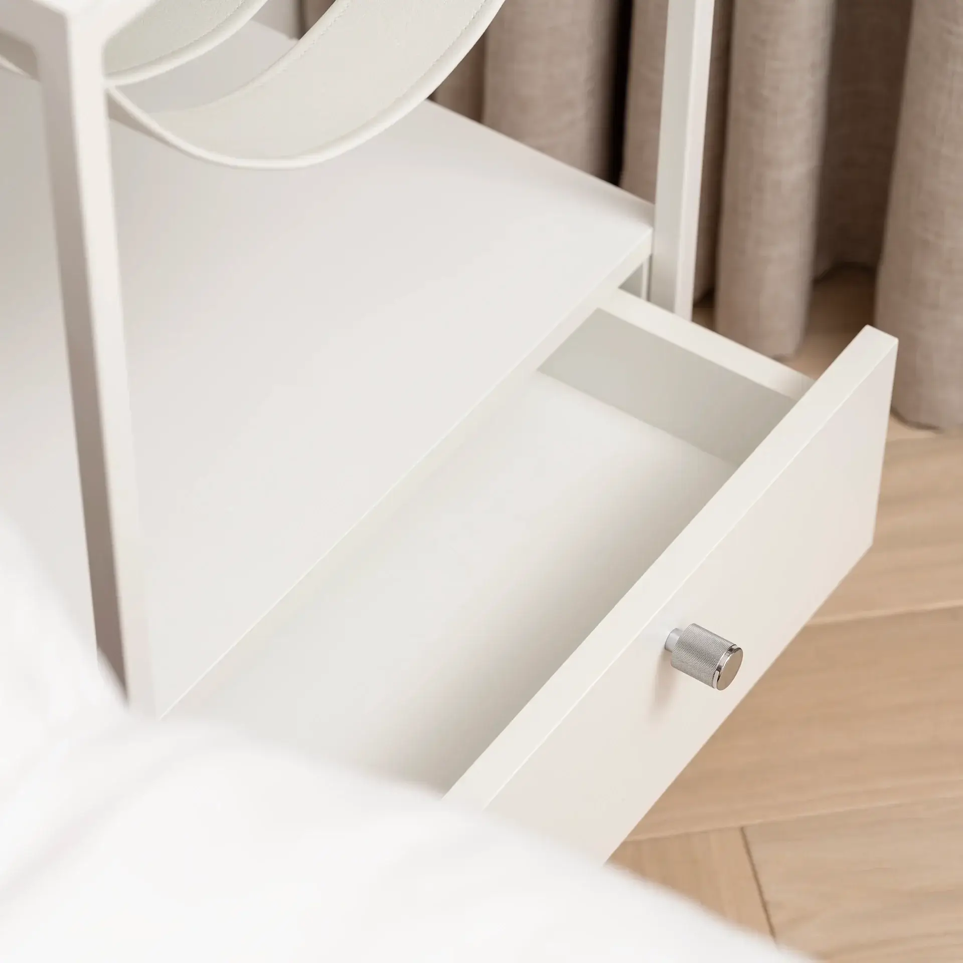 Bedside table Iris - White - Ivory Leather Straps - Entzo dekton - Image 5