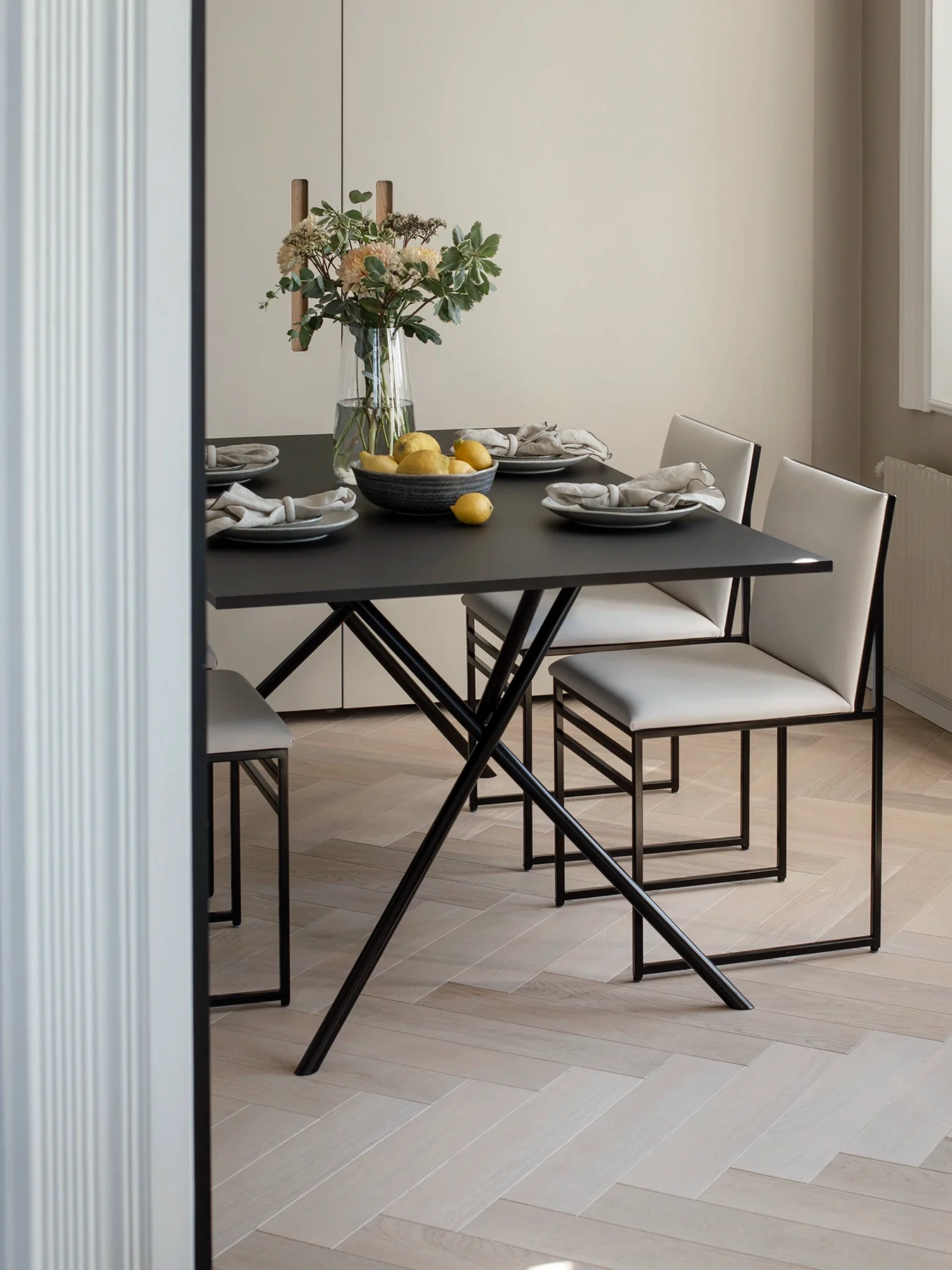 Dining chair Isabell - Black Frame - Ivory leather Cushion - Image 2