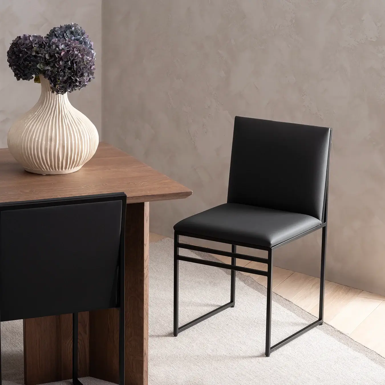 Dining chair Isabell - Black Frame - Jade black leather Cushion - Image 3