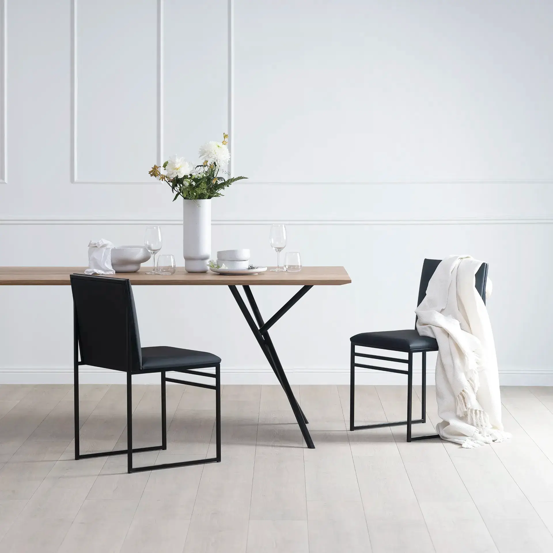 Dining chair Isabell - Black Frame - Jade black leather Cushion - Image 5