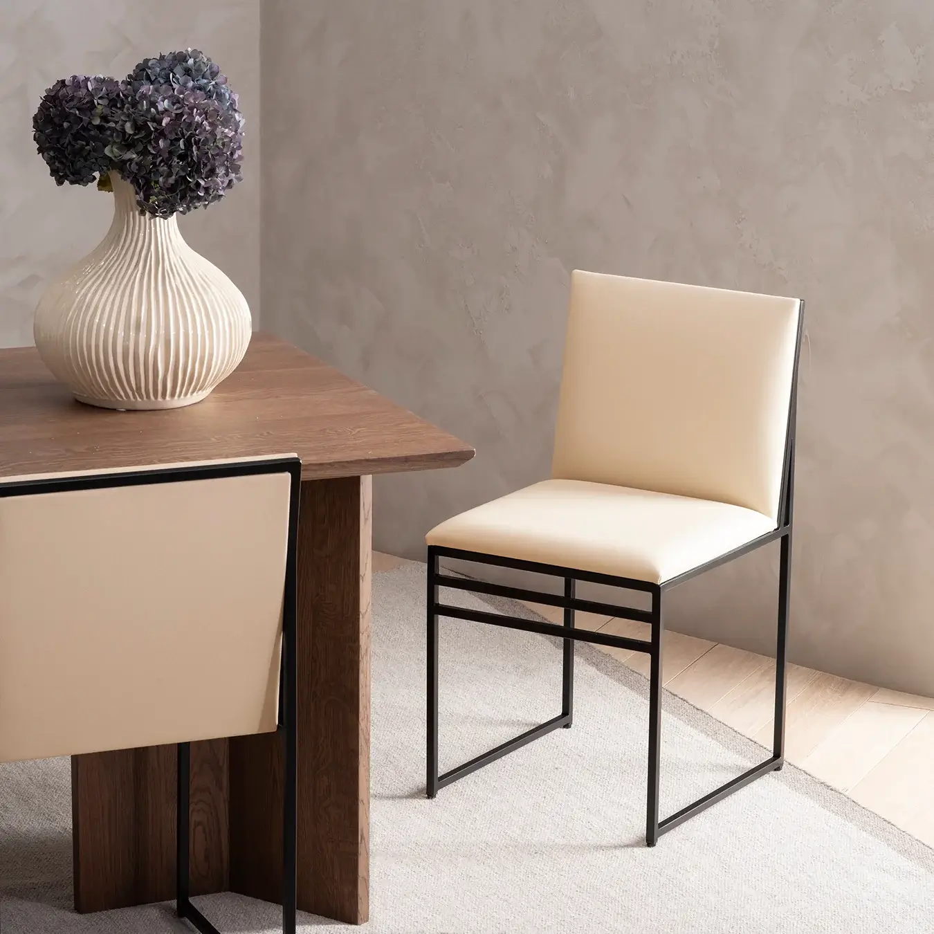 Dining chair Isabell - Black Frame - Sand leather Cushion - Image 3
