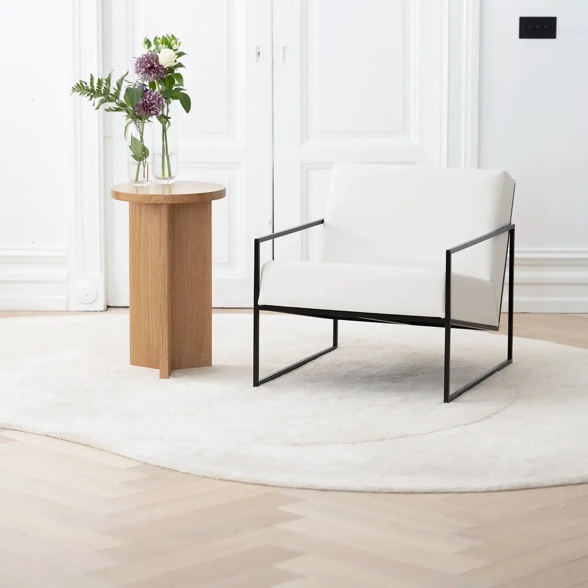 Armchair Kent – Black Frame – Ivory Leather Cushion - Image 5