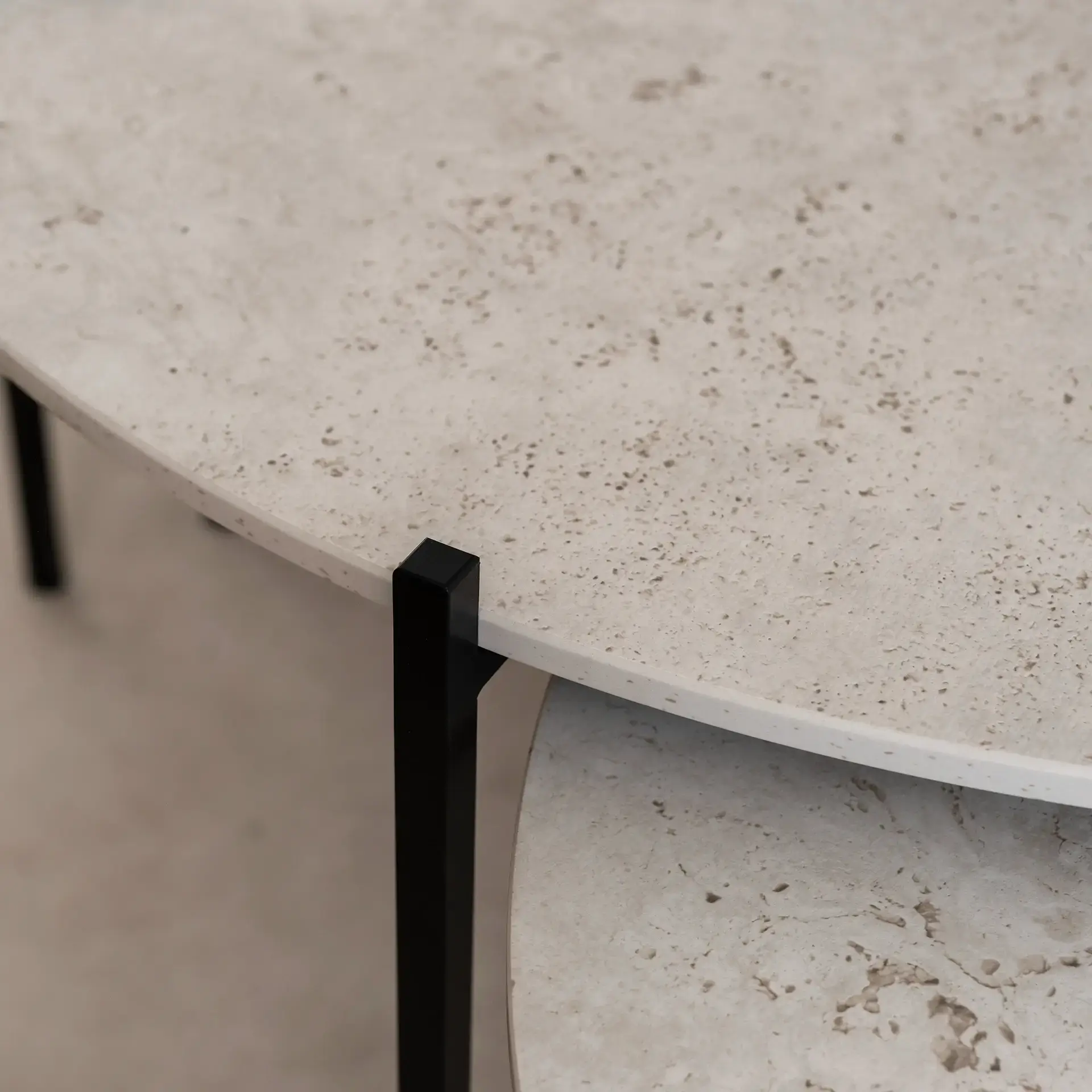 Coffee table Leo - Medium set - Black Frame - Sabbia Dekton Top - Image 4