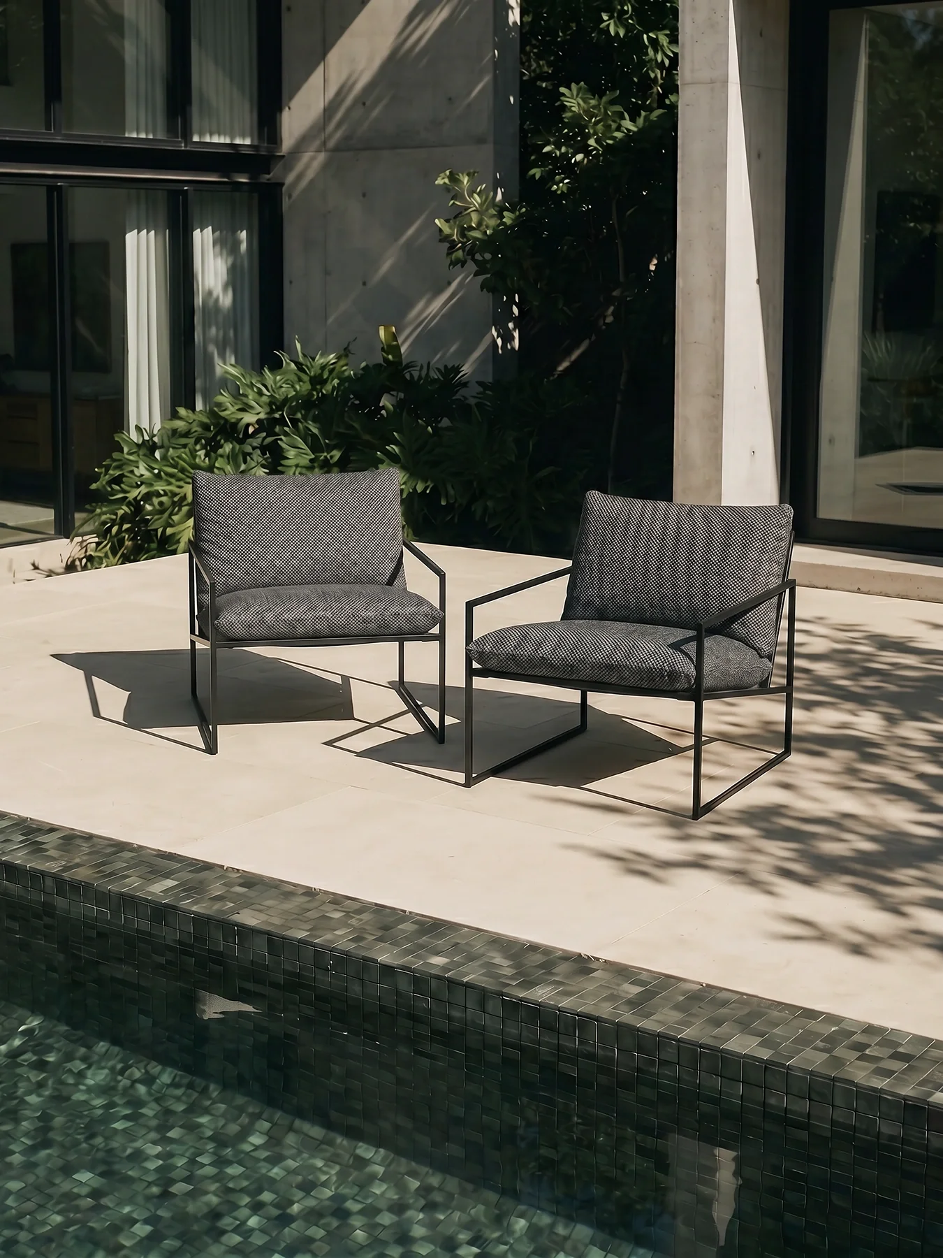 Outdoor lounge chair Kenny - Black Frame - Dusk Cushion - Image 3