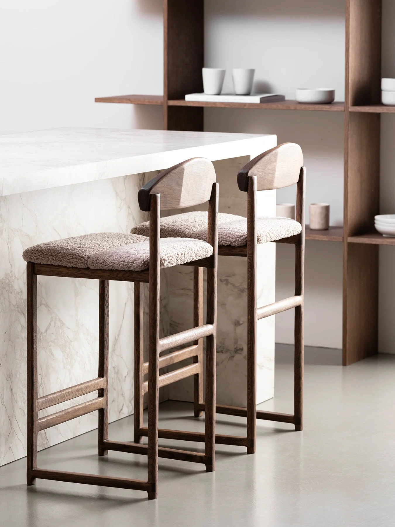 Oak Bar Stool Ted – Dark Oak – Greige Bouclé - Image 3